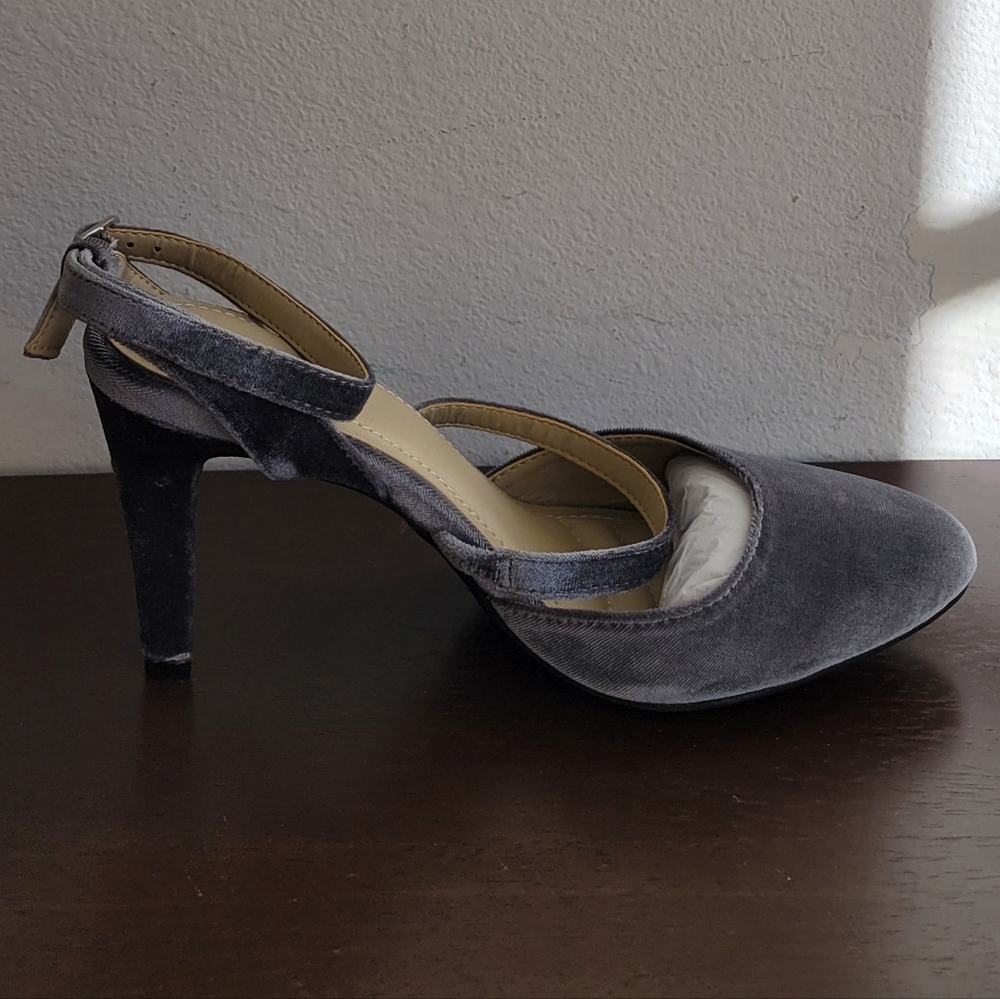 Rialto Women's Elegant Gray Heels - Picture 4 of 12